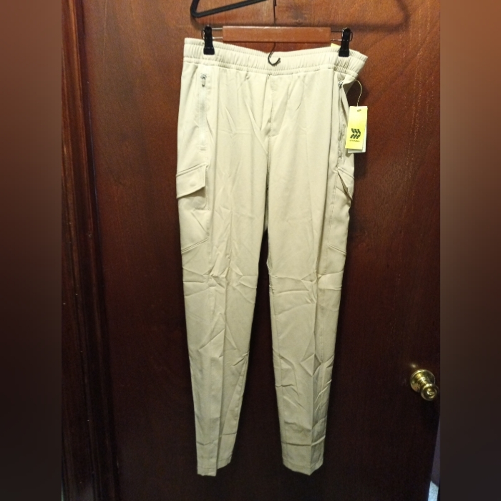 All In Motion NWT Mens DWR Cargo Pants Water Repellent  Size Medium